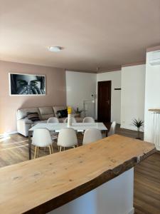 TV a/nebo společenská místnost v ubytování Casa Eliana appartamento Luna