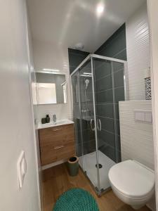 Koupelna v ubytování Chambre d'hôtes AU CHAUVET