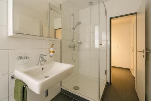 Bilik mandi di OLMA Center Barrock Suites