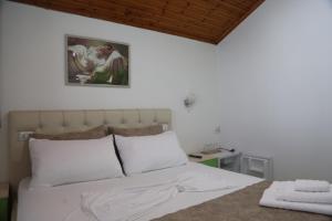 Ένα ή περισσότερα κρεβάτια σε δωμάτιο στο LakeFront House +52 φωτογραφίες