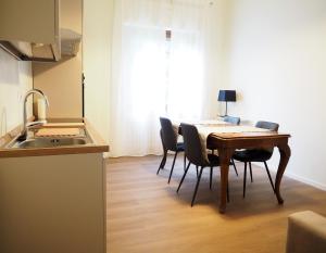 Kuchyň nebo kuchyňský kout v ubytování Alep Home, San Donato Milanese, Ospedale Policlinico