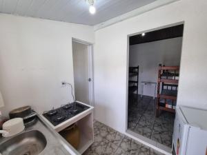 Dapur atau dapur kecil di Pousada Dona Zilma Refugio Paradisíaco 2