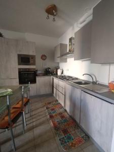 Kuchyňa alebo kuchynka v ubytovaní Residence Edera