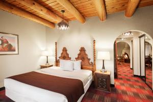 A bed or beds in a room at Sagebrush Inn & Suites
