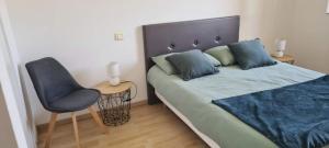 Postel nebo postele na pokoji v ubytování 130m2 qui surplombe la baie de Calvi vue citadelle