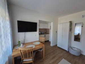 Et tv og/eller underholdning på Gemütliche Einzimmerwohnung