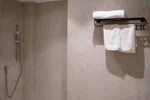 Et badeværelse på Kaas by Safarnama - Boutique Hotel