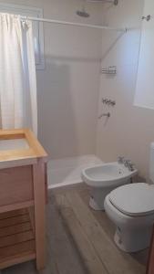 Vannituba majutusasutuses Casa amplia, cómoda y familiar +13 fotot