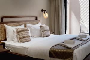 Postel nebo postele na pokoji v ubytování Kaas by Safarnama - Boutique Hotel + 37 fotografií