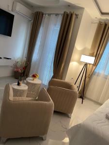 Una televisión o centro de entretenimiento en Apartments Stars-Old Town 28 fotos más