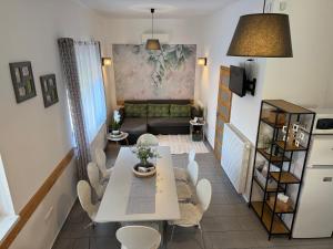 a living room with a table and a couch at Liliana Apartman és Csónakház in Badacsonytomaj