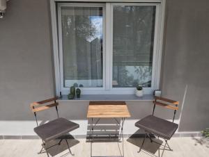 a table and two chairs in front of a window at Veronica's Home in Edessa