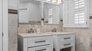 Gallery image of Pet Friendly, Bayside Surf City, Private Yard, Pool, Elevator Roof Top Deck Beach Badges in Surf City