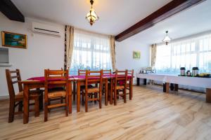 a dining room with a table and chairs at Pensiunea Regina Deltei in Băltenii de Sus