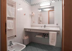 Koupelna v ubytování Hotel Figl ***S