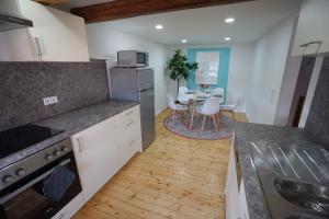 a kitchen with a table and a dining room at Ferienhaus am Dorfbrunnen in Reichartshausen