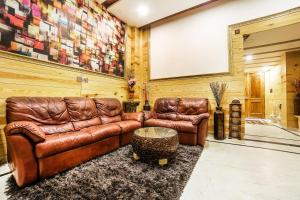 Jaipur The Lodge B&B的休息区