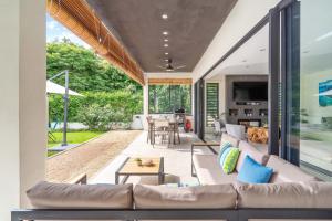 TV a/nebo společenská místnost v ubytování Sublima Villa, Luxe et élégance