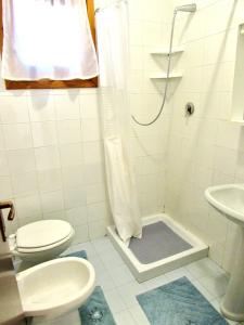 a bathroom with a shower and a toilet and a sink at Casa KePi in Olbia +18 photos