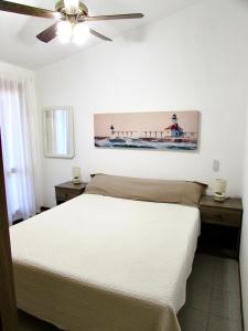 a bedroom with a bed and a ceiling fan at Casa KePi in Olbia
