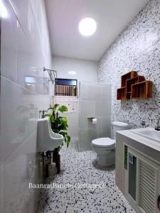 Koupelna v ubytování บ้านไร่ปณต 2 BaanraipanoteCottages