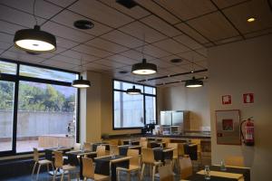 Restauracja lub miejsce do jedzenia w obiekcie Hotel Bilbao Plaza