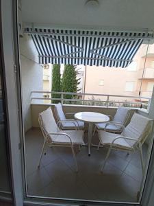 Photo de la galerie de l'établissement Apartment TIM Baška Voda, à Baška Voda