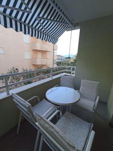 Photo de la galerie de l'établissement Apartment TIM Baška Voda, à Baška Voda