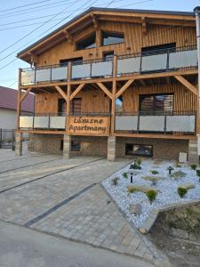 Το κτήριο όπου στεγάζεται  το διαμέρισμα