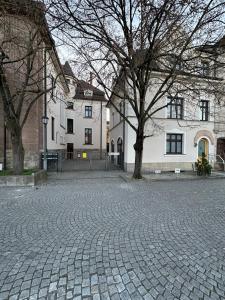 Το κτήριο όπου στεγάζεται  το διαμέρισμα