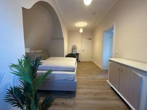 Ένα ή περισσότερα κρεβάτια σε δωμάτιο στο Villa Rosenau in Herzens Nürnberg