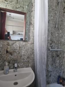 Koupelna v ubytování Ferienwohnung 2 mit 3 Schlafzimmer und Garten