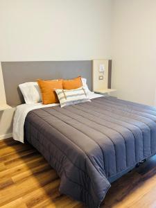 Una cama o camas en una habitación de Valley Suites Apartamentos Premium con Cochera, Gimnasio y Piscina