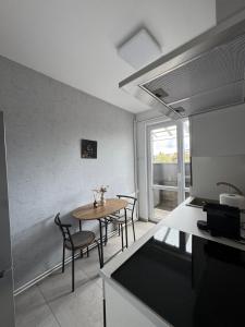 a kitchen with a table and chairs in a room at Central View Apartment in Târgu-Mureş