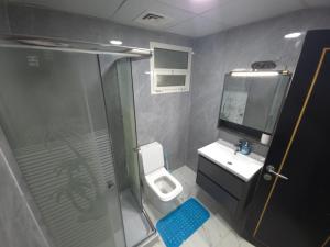 Ένα μπάνιο στο Sea View 1BR Apt Balcony &Hall +30 φωτογραφίες