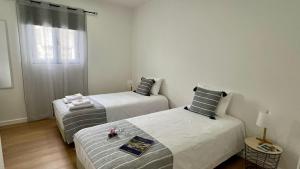 En eller flere senge i et værelse på Amazing Blue House