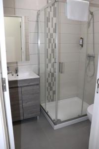 Et badeværelse på Amazing Blue House + 7 billeder