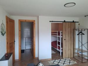 Ένα ή περισσότερα κρεβάτια σε δωμάτιο στο Appartement de montagne
