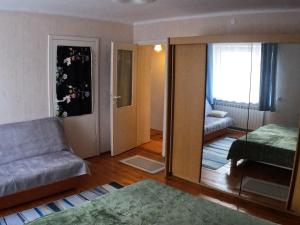 a living room with a couch and a mirror at Apartament pod mewą in Gdynia