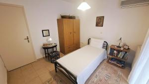 Ένα ή περισσότερα κρεβάτια σε δωμάτιο στο TRADITIONAL HOUSE