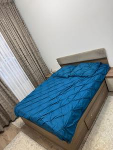 Un pat sau paturi într-o cameră la Dady's Apartament