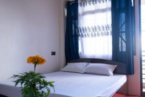 Postel nebo postele na pokoji v ubytování Basosthaan homestay