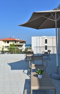 Μπαλκόνι ή βεράντα στο Poggio Al Lago Residence Hotel +42 φωτογραφίες