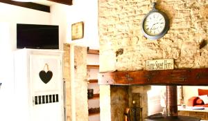 TV a/nebo společenská místnost v ubytování Maison familiale proche Lascaux Lou Cantou + 7 fotografií