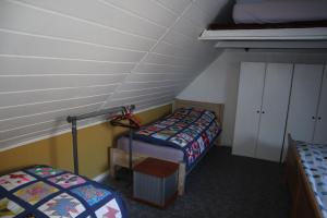 HünxeにあるRanch Drevenackの屋根裏部屋(ベッド2台、二段ベッド1組付)