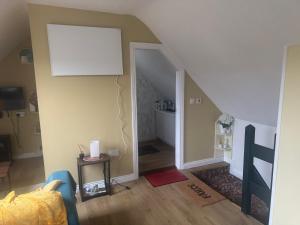 Posezení v ubytování Private apartment Postcode P12 TR59