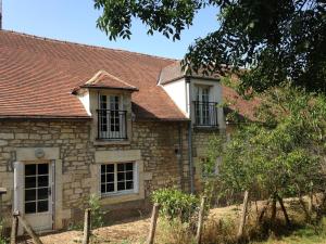 an old stone house with a red roof at Longère du ruisseau in Armes