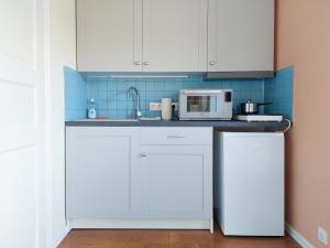 Una cocina o cocineta en Cozy Studio in Lahemaa National Park ! Perfect for Nature Lovers