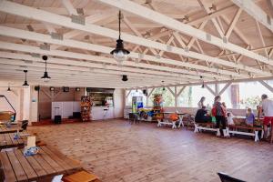 Restaurace v ubytování Ośrodek Wypoczynkowy Familifan