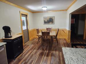 Η κουζίνα ή μικρή κουζίνα στο Happy's House +8 φωτογραφίες